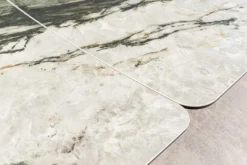Ausziehbarer Esstisch ELEMENTS 180-260cm taupe grau spanische Keramik Walnuss Gestell