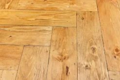 Ausziehbarer Esstisch MOSAIK 160-200cm braun Pinie recyceltes Massivholz Metall schwarz