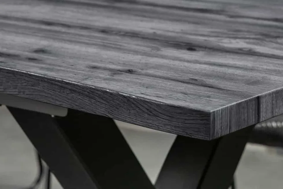 Ausziehbarer Esstisch WILD 160-200cm grau gekälkt Wildeichen-Design Baumkante schwarz