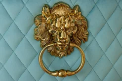 Barock Stuhl CASTLE DELUXE blau Samt gold Edelstahl mit Löwenkopf Chesterfield