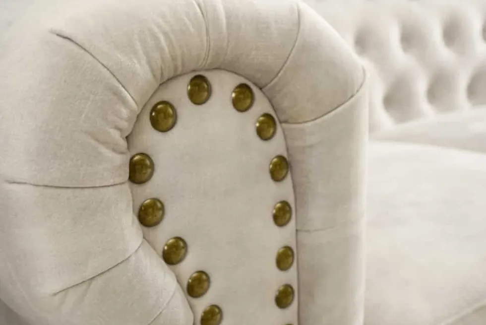 Chesterfield Sessel 110cm Samt champagner beige mit Knopfheftung und Federkern