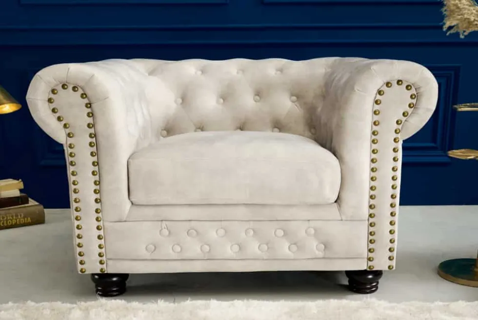 Chesterfield Sessel 110cm Samt champagner beige mit Knopfheftung und Federkern
