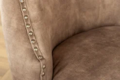 Chesterfield Stuhl CASTLE DELUXE beige Samt mit Löwenkopf Nieten