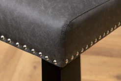 Chesterfield Stuhl CASTLE schwarz Kunstleder Gummiholz Ziernieten