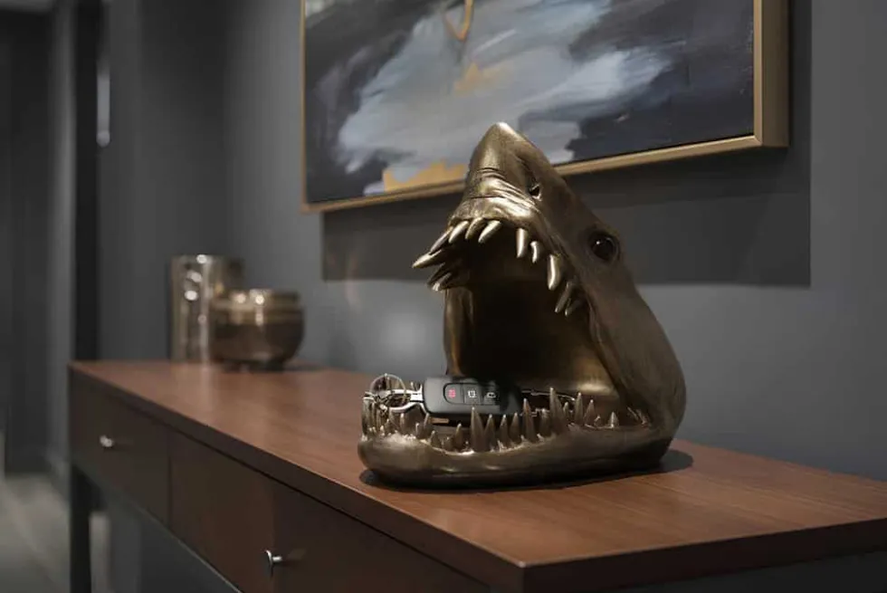Deko-Figur SHARK HEAD 25cm bronze mit Ablagefach handmade