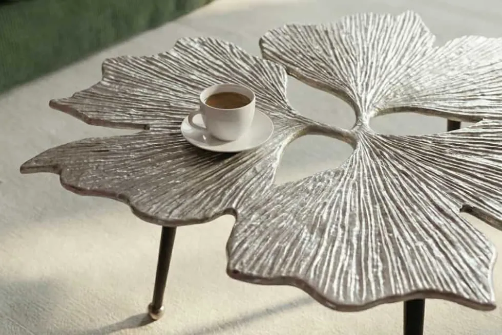 Dekorativer Couchtisch GINKGO LEAFS 75cm silber handmade Metall