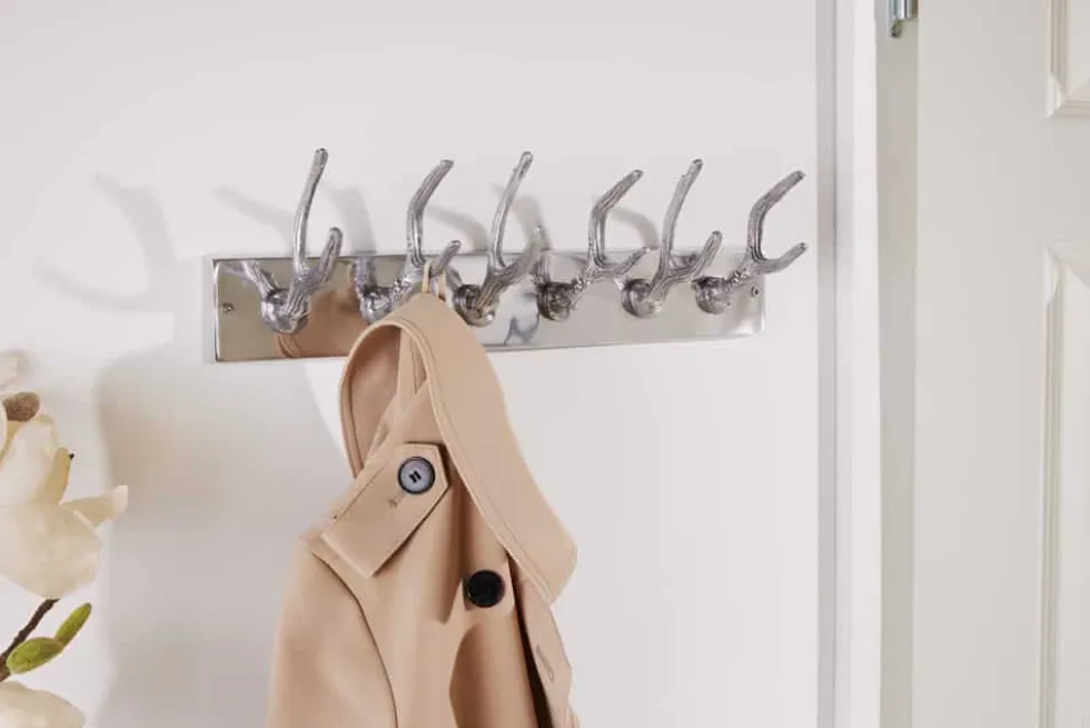 Dekorative Wandgarderobe DEER 50cm silber Aluminium poliert Hirschgeweih Kleiderhaken
