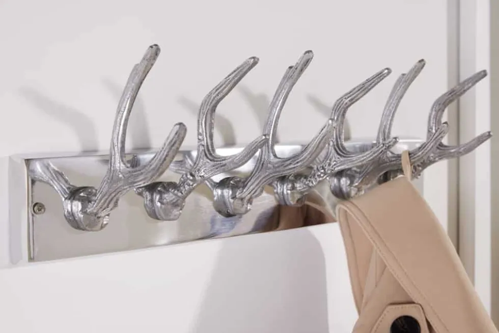 Dekorative Wandgarderobe DEER 50cm silber Aluminium poliert Hirschgeweih Kleiderhaken