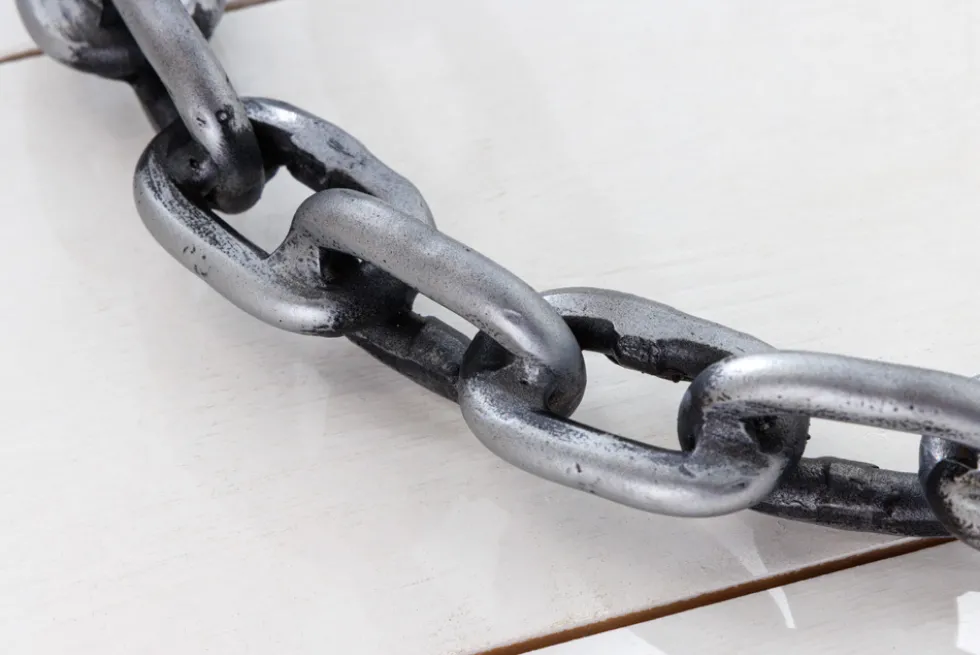 Design Beistelltisch CHAINS 35cm silber handmade Metall rund Glasplatte Kettengestell