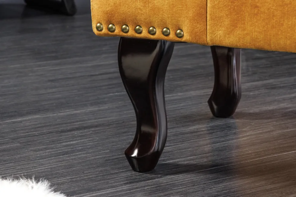 Design Fußhocker CHESTERFIELD 80cm senfgelb Samt Knopfheftung Nietenbesatz