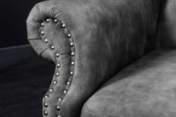 Design Ohrensessel CHESTERFIELD 105cm grau Samt silber Nieten