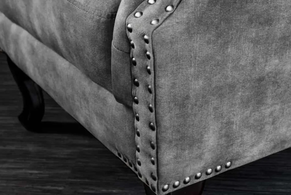 Design Ohrensessel CHESTERFIELD 105cm grau Samt silber Nieten