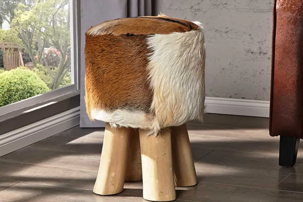 Design Sitzhocker HIDE 45cm braun weiß mit Ziegenfell und Teakholz