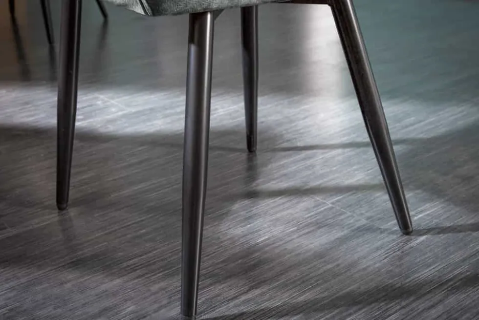 Design Stuhl MILANO grün Samt mit Armlehne Ziersteppung gepolstert schwarze Metallbeine