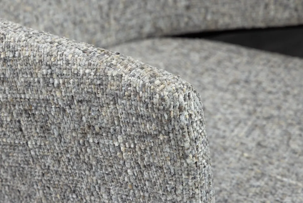 Design Stuhl NOBLESSE grau Chenille schwarzes Metallgestell