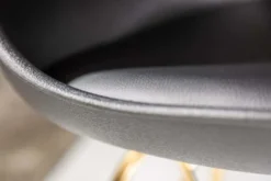 Design Stuhl SCANDINAVIA MEISTERSTÜCK schwarz goldene Beine