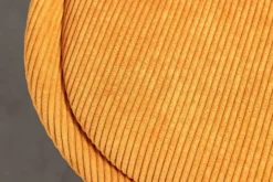 Design Stuhl SCANDINAVIA MEISTERSTÜCK senfgelb Cord schwarze Metallbeine