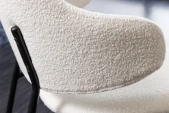 Design Stuhl VOGUE weiß Bouclé schwarze Metallbeine