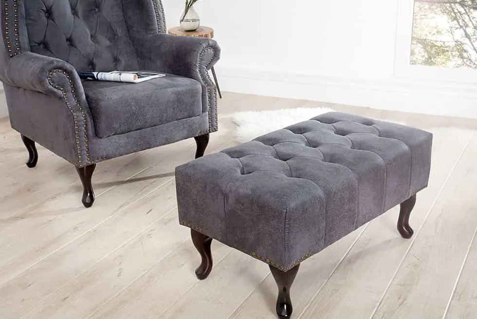 Edler Chesterfield Fußhocker antik grau Microfaser mit Knopfheftung und Nietenbesatz