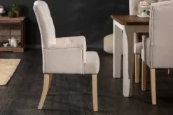 Eleganter Armlehnen Stuhl CASTLE beige mit Chesterfield Steppung im Landhausstil