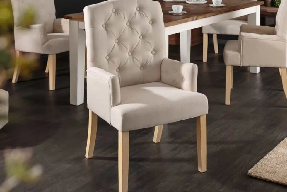 Eleganter Armlehnen Stuhl CASTLE beige mit Chesterfield Steppung im Landhausstil
