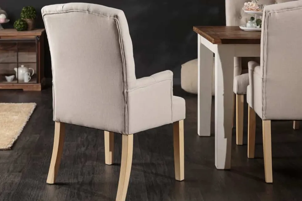 Eleganter Armlehnen Stuhl CASTLE beige mit Chesterfield Steppung im Landhausstil