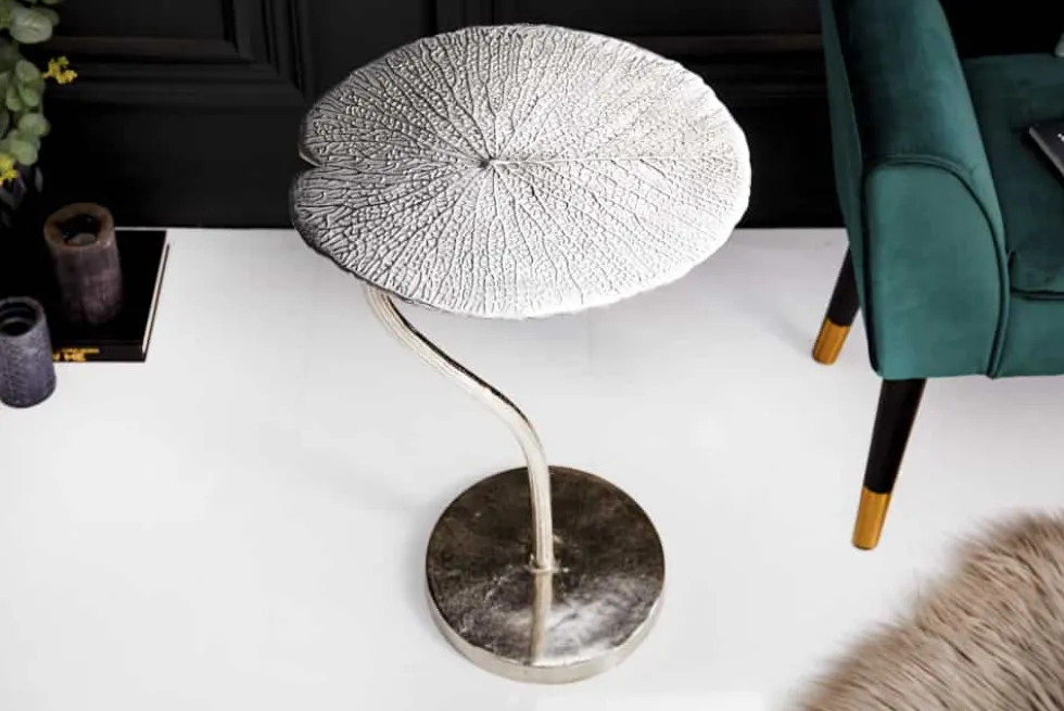 Handgearbeiteter Beistelltisch ABSTRACT LEAF 40cm silber