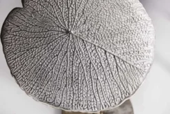 Handgearbeiteter Beistelltisch ABSTRACT LEAF 40cm silber