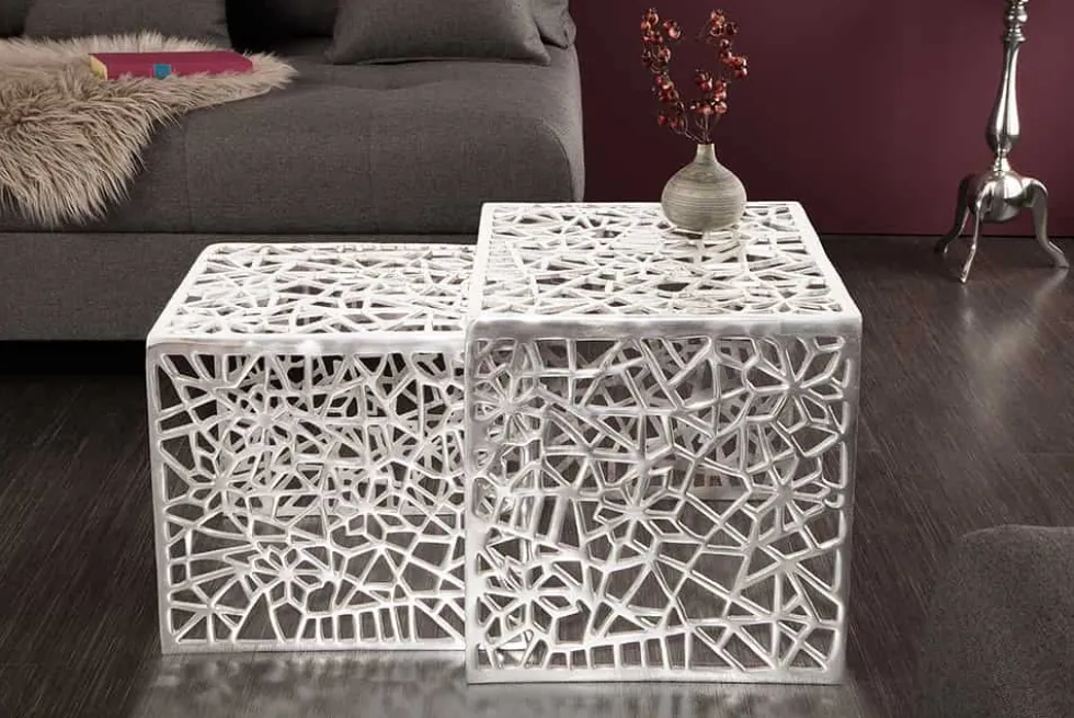 Handgearbeiteter Couchtisch ABSTRACT 49cm 2er Set silber im Gap Design
