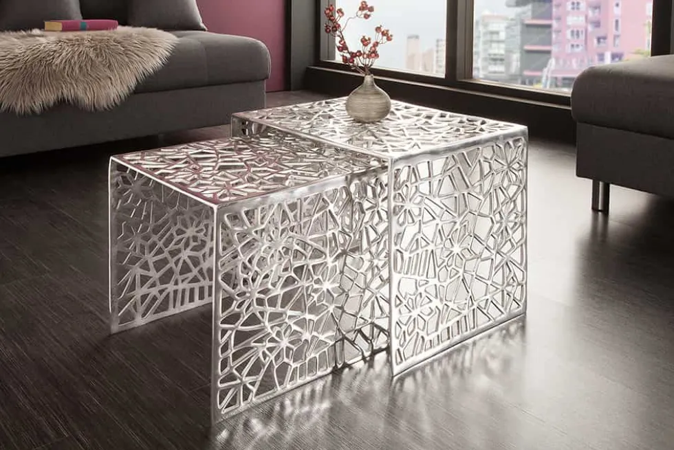 Handgearbeiteter Couchtisch ABSTRACT 49cm 2er Set silber im Gap Design