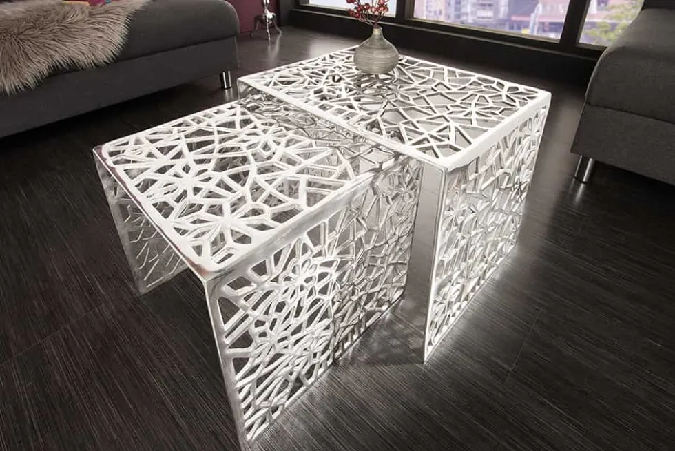 Handgearbeiteter Couchtisch ABSTRACT 49cm 2er Set silber im Gap Design