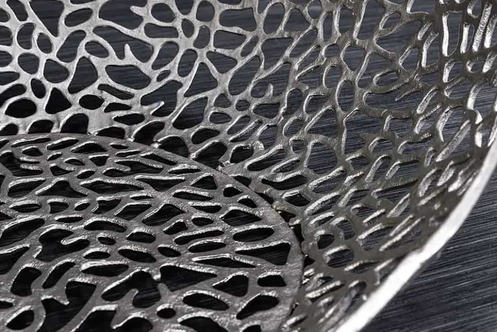Handgearbeiteter Couchtisch ORGANIC 120cm silber Metall Blatt-Design mit Stauraum