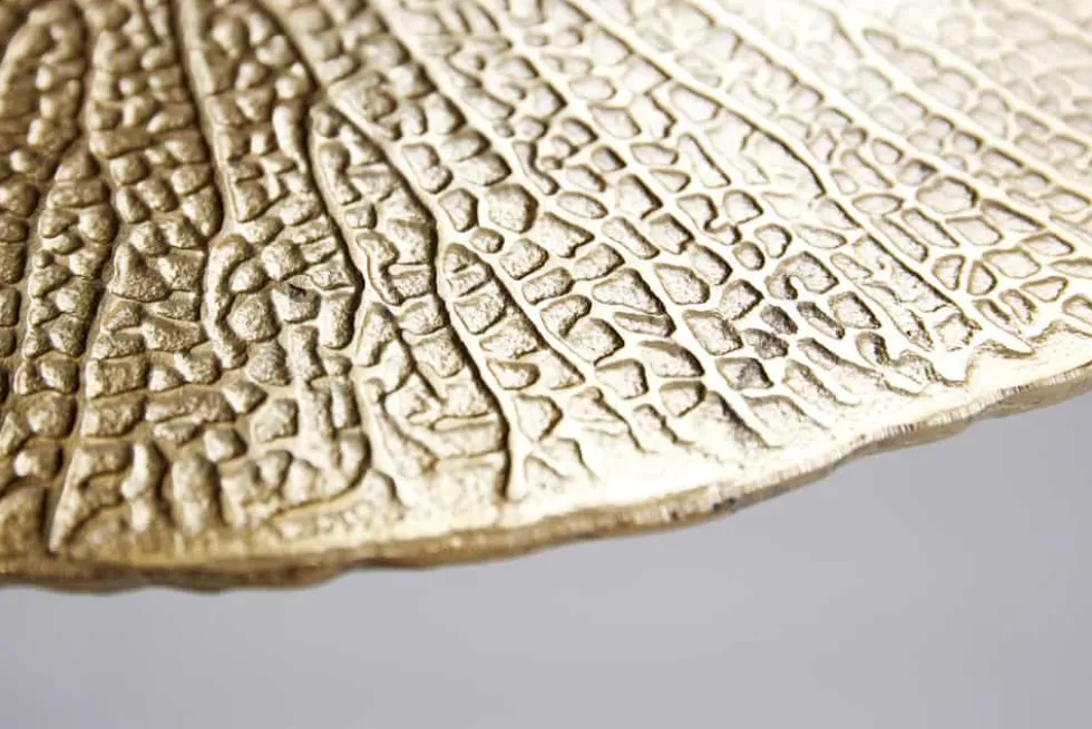Handgearbeiteter Design Beistelltisch ABSTRACT LEAF 40cm gold