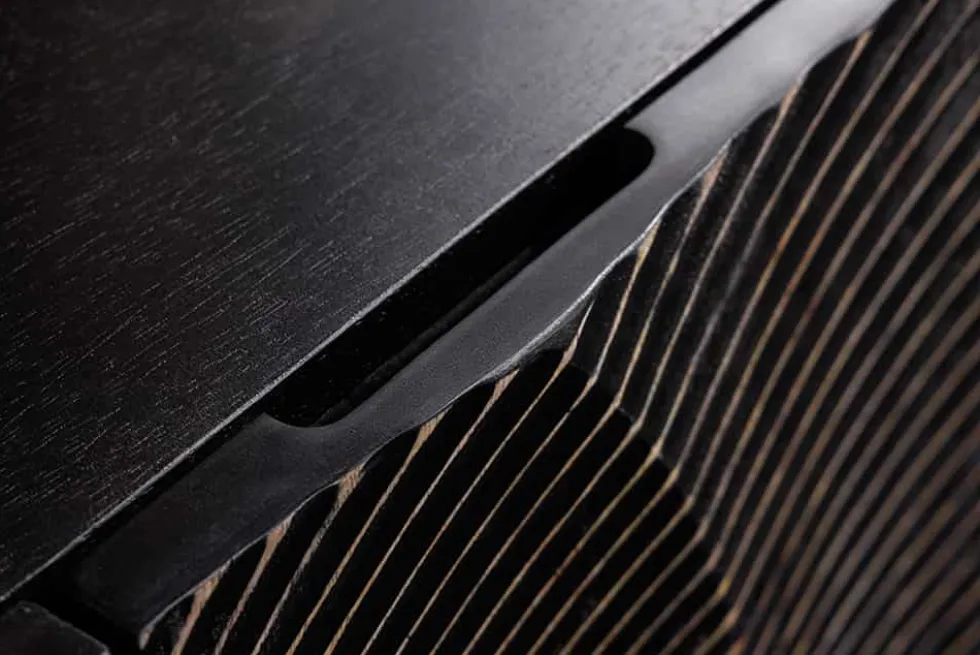 Handgearbeitetes Sideboard GOLDEN SUNSET 140cm schwarz mit 3D Schnitzereien gold Mangoholz Metallbeine