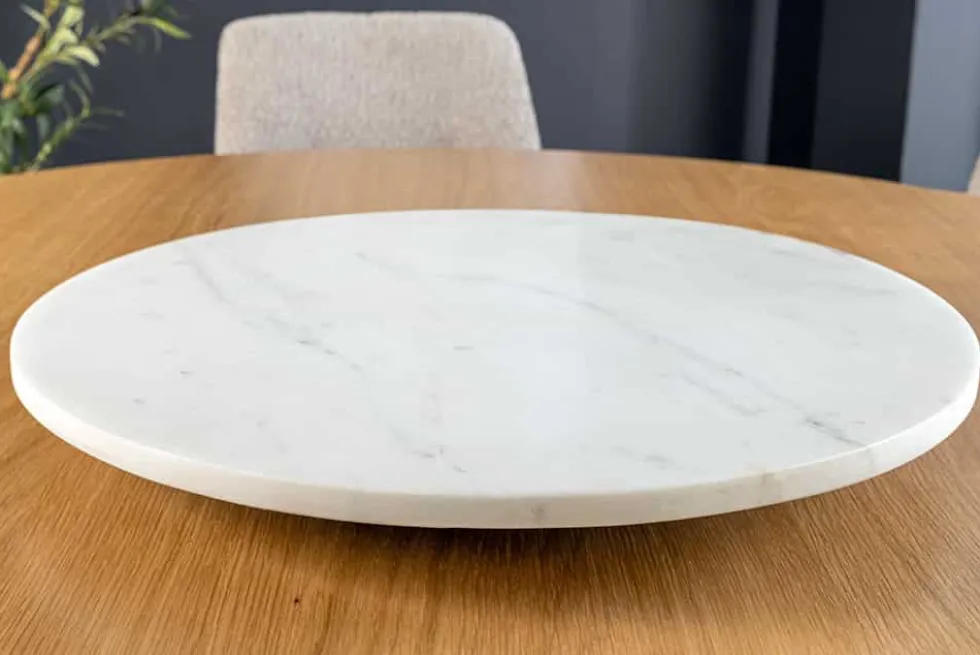 Handgefertigter Drehteller SERVANT 50cm weiß Marmor runde Dekoplatte
