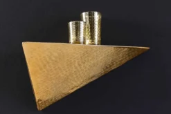 Handgefertigtes Wandregal PYRAMID 40cm gold antik Metall Hammerschlag Design
