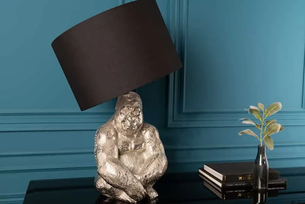 Handmade Tischlampe KONG 60cm silber Metall Affe Gorilla Dekoleuchte schwarzer Lampenschirm