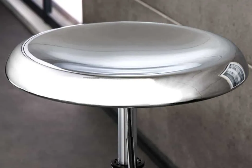 Höhenverstellbarer Barhocker INDUSTRIAL Chrom silber schwarz Metall rund drehbar