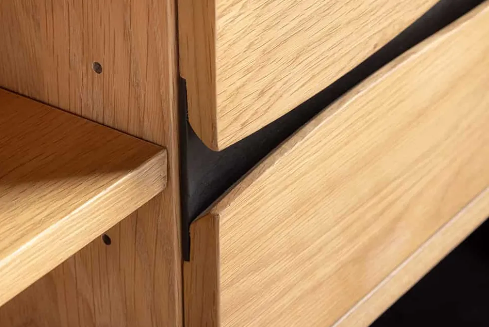Hängendes TV-Lowboard LIVING EDGE 160cm natur schwarz Wildeiche geölt Baumkante