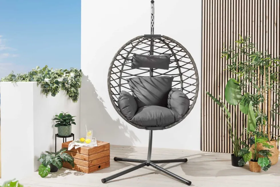 In- und Outdoor Hängesessel IBIZA anthrazit Rattan mit Gestell wetterfest inkl. Kissen
