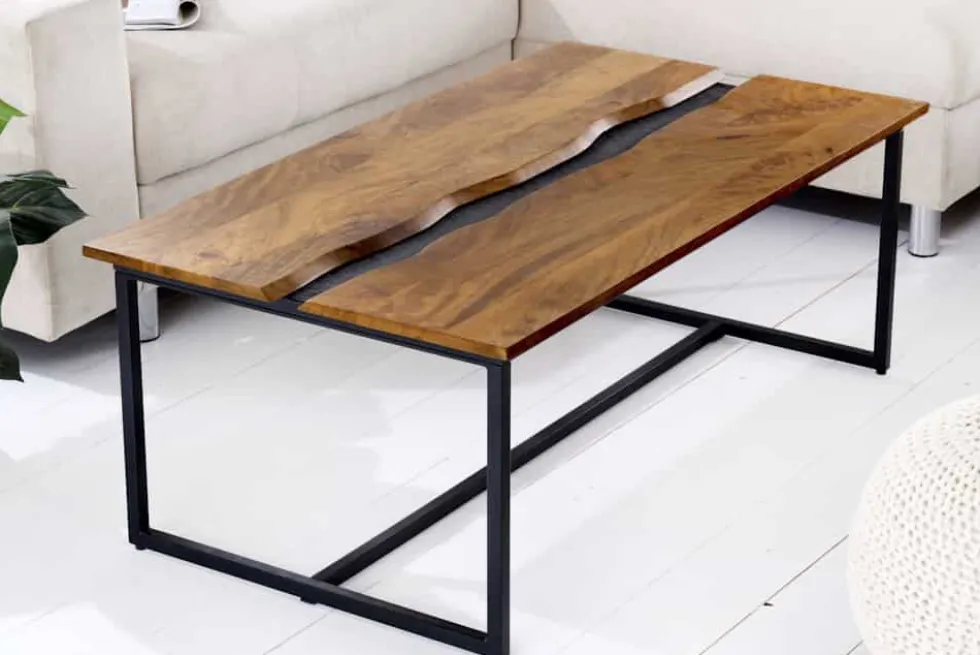 Massiver Couchtisch AMAZONAS 110cm Mangoholz Metall schwarz Baumkante Honey Finish
