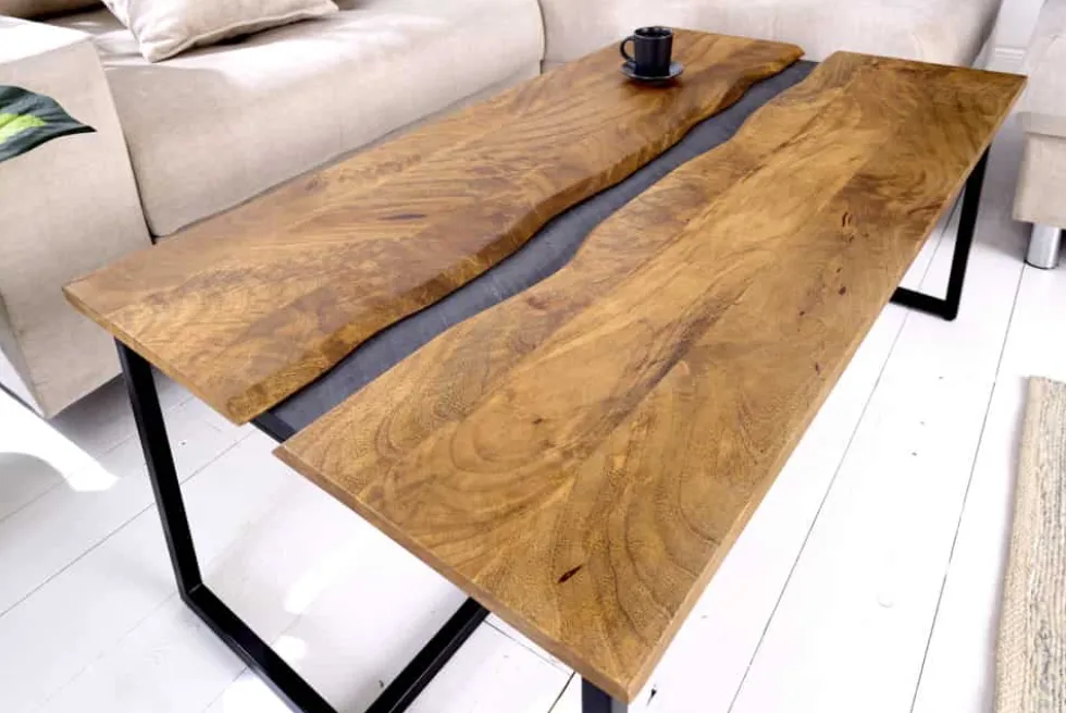 Massiver Couchtisch AMAZONAS 110cm Mangoholz Metall schwarz Baumkante Honey Finish