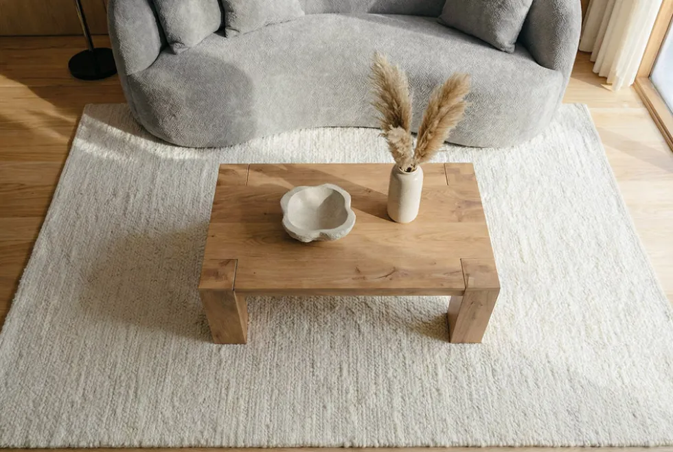 Massiver Couchtisch MAKASSAR 100cm natur Mangoholz cream finish einzigartige Maserung