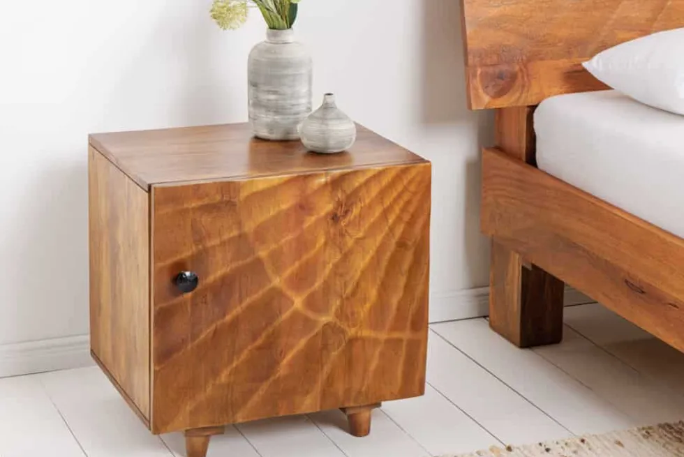 Massiver Nachttisch SCORPION 50cm braun Mangoholz Beistelltisch mit 3D Schnitzereien
