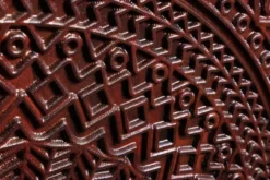 Massiver XXL Barschrank MANDALA 140cm Mangoholz schwarz gold Metallgestell Schnitzerei