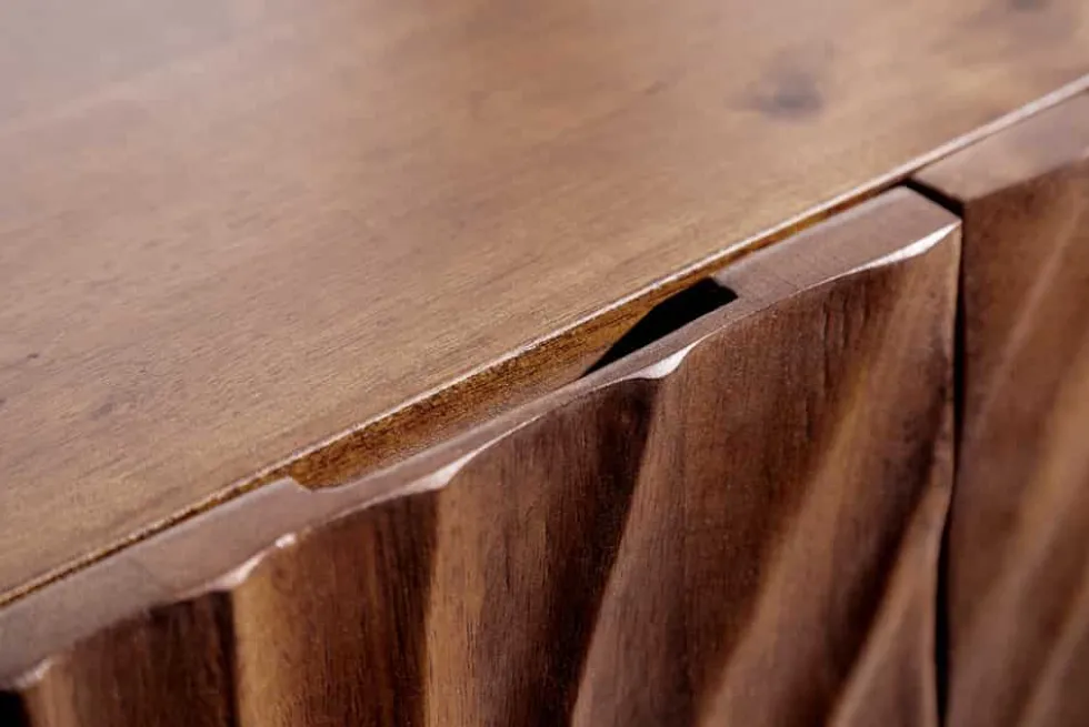 Massives Highboard SCORPION 120cm dunkelbraun Akazie mit 3D Schnitzereien schwarz Metall