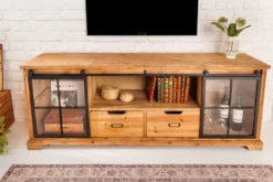 Massives Lowboard HERITAGE 160cm natur Pinie Industrial-Türen Metall Vitrine