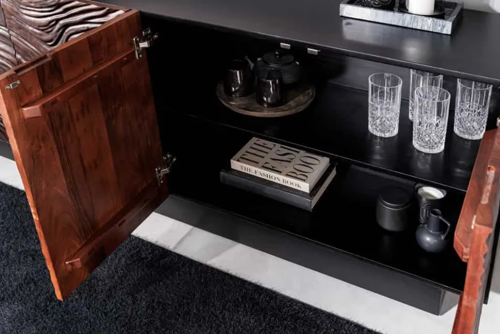 Massives Sideboard FLUID 175cm walnuss-braun Akazienholz 3D-Design schwarzer Sockelfuß