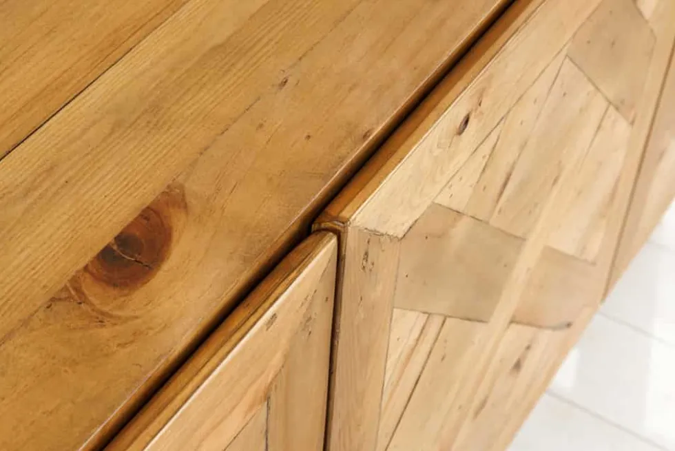 Massives Sideboard RIVIERA 155cm natur recyceltes Pinienholz Bohlenoptik