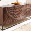 Massives Sideboard SCORPION 180cm dunkelbraun Akazie mit 3D Schnitzereien schwarz Metall